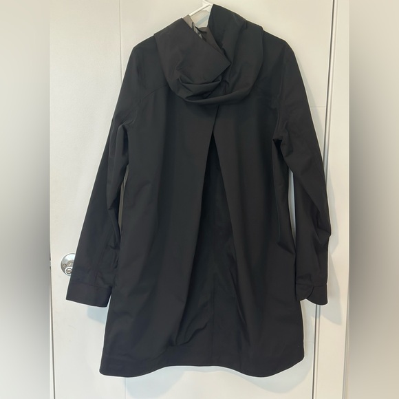 Lululemon Savasana Waterproof Jacket - Picture 5 of 16